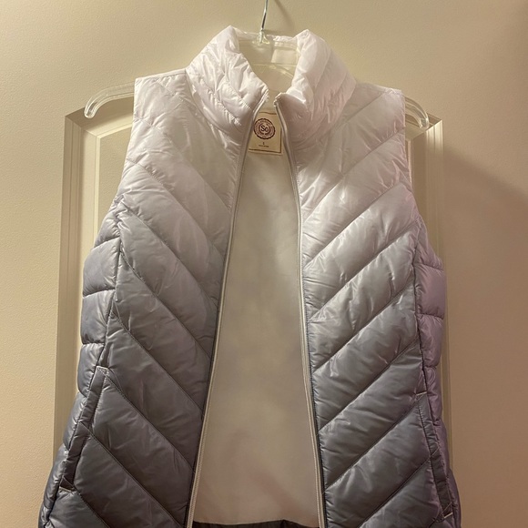 WOMEN’S VEST - Picture 1 of 4